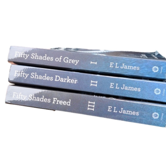 Book bundle Fifty shades of grey trilogy by author E L James all 3 books - Picture 3 of 12